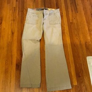 Hollister kaki size 7r